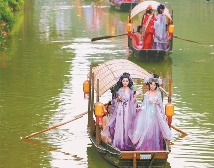 體驗(yàn)水上舞臺(tái)、船宴、雞公欖、香云紗……在南沙東涌邂逅“水上花神”